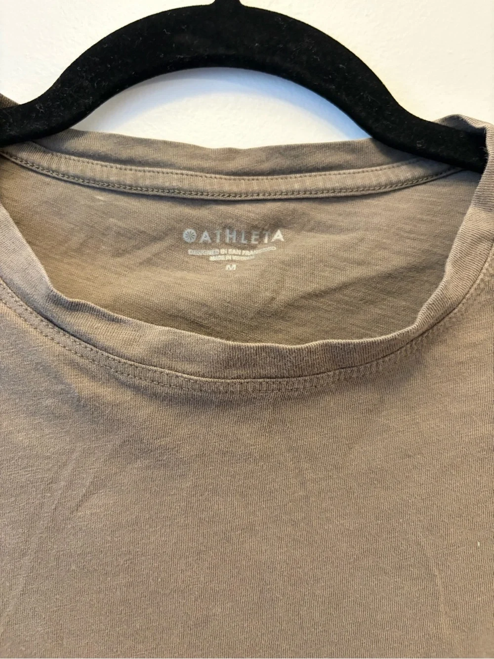 Athleta Taupe Long Sleeve Crewneck Tee Shirt Size Medium Athletic Athleisure